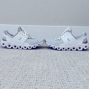 Women’s On Cloud tennis shoes. Barely worn!